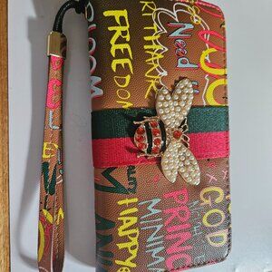 graffitti queen bee zip up wallet wristlet brand new never used